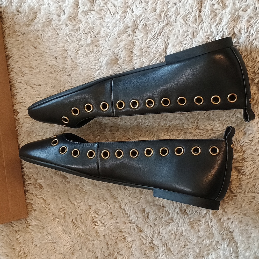๐ Coach Black Genuine Leather Grommet Flats - Picture 4 of 9